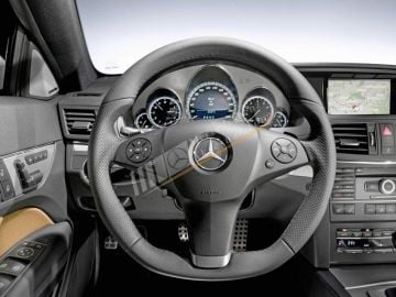 AMG PERFORMANS DİREKSİYON SİMİDİ DERİ